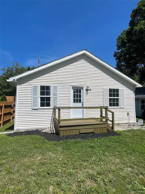 5685 Venice Rd, Newport, MI 48166