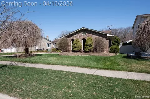 14284 Balmoral St, Riverview, MI 48193