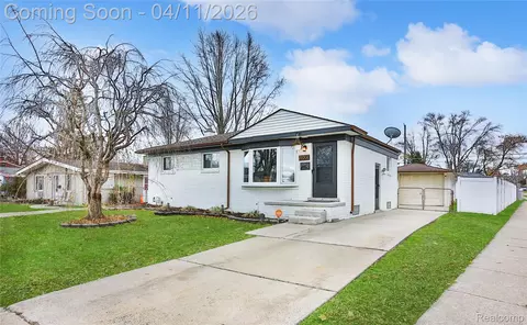 22904 Detour St, Saint Clair Shores, MI 48082
