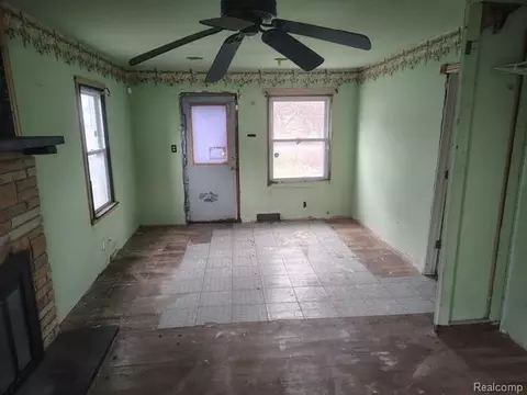 6299 Hunt St, Romulus, MI 48174 photo 4