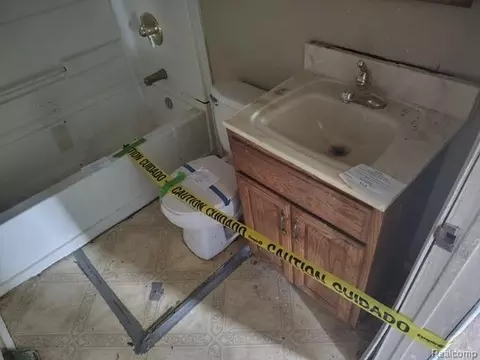 6299 Hunt St, Romulus, MI 48174 photo 9