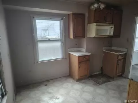 6299 Hunt St, Romulus, MI 48174 photo 3