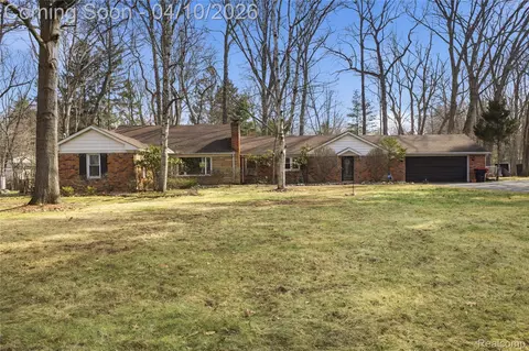 23640 Oak Glen Dr, Southfield, MI 48033
