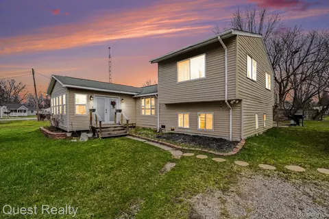 2103 Valley Forge St, Burton, MI 48519