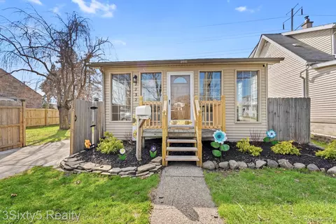 2232 9th St, Wyandotte, MI 48192