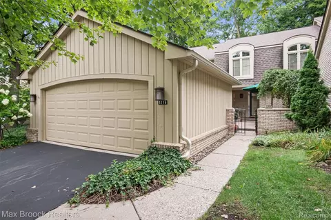 1276 Greenglen Ct, Bloomfield Hills, MI 48304