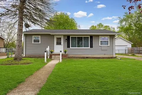 719 Hartner Dr, Holly, MI 48442