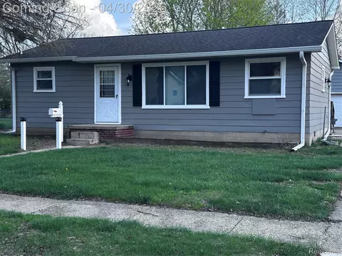 719 Hartner Dr, Holly, MI 48442