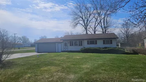 4439 Ryant Dr, Flint, MI 48507