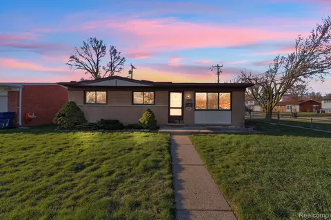 34381 Rosslyn St, Westland, MI 48185