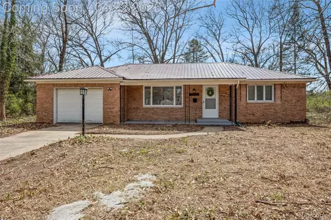 5740 Pine Ln, Augusta, MI 48197