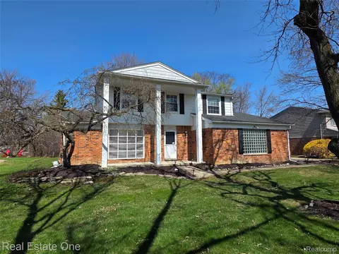25695 Branchaster Rd, Farmington Hills, MI 48336