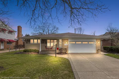 22416 Ardmore Park Dr, Saint Clair Shores, MI 48081