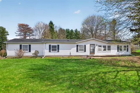 11011 Hamburg Rd, Hamburg, MI 48139