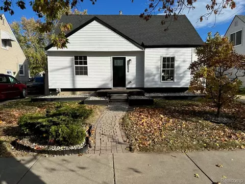 25216 Hayes Rd, Roseville, MI 48066