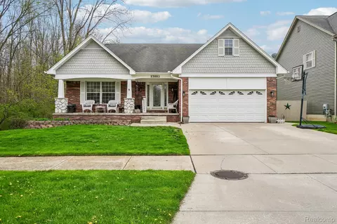 23882 Monroe St, Armada, MI 48005