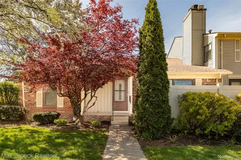 38681 Golfview W Dr #40, Clinton Township, MI 48038
