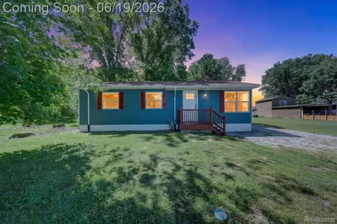 2185 N Channel Dr, Clay, MI 48028