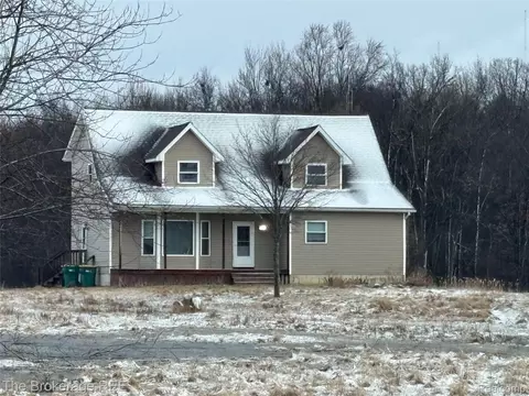 8274 Cook Rd, Swartz Creek, MI 48473
