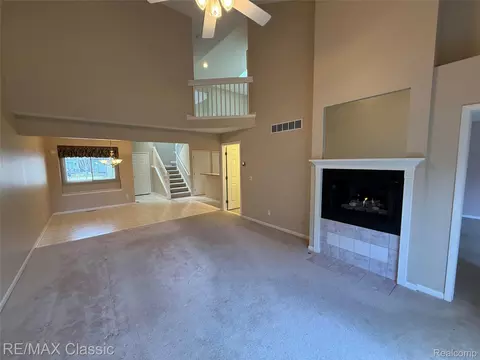 61016 Evergreen Ct, South Lyon, MI 48178