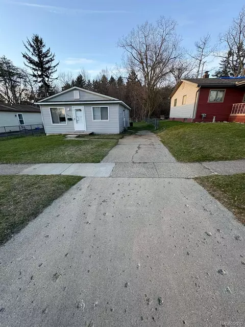 3013 Hampstead Dr, Flint, MI 48506