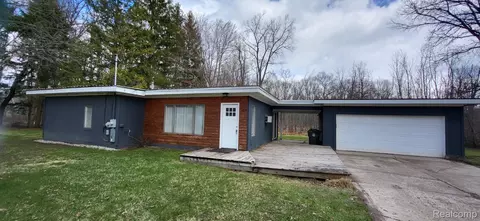 477 Crediton St, Orion, MI 48362