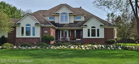 1498 Anchor Ln, Highland, MI 48356