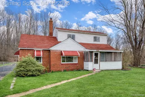 35740 Beverly Rd, Romulus, MI 48174