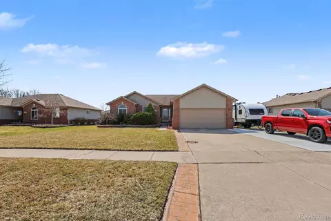31096 Quail Run Dr, Chesterfield, MI 48047