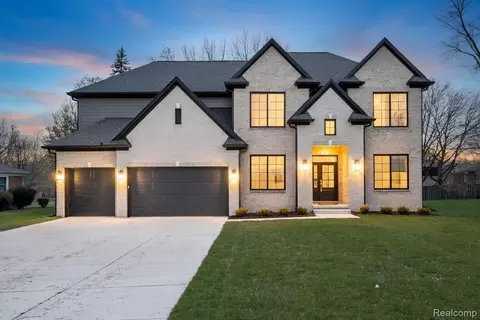 50 Lesdale Dr, Troy, MI 48085