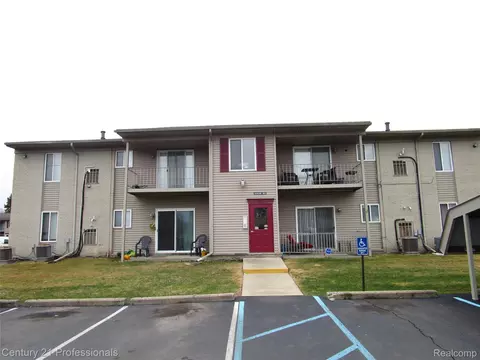 10020 Allen Pointe Dr, Allen Park, MI 48101