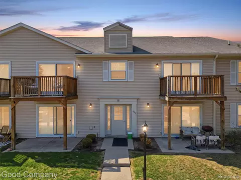 952 Bloomfield Village Blvd #D, Auburn Hills, MI 48326