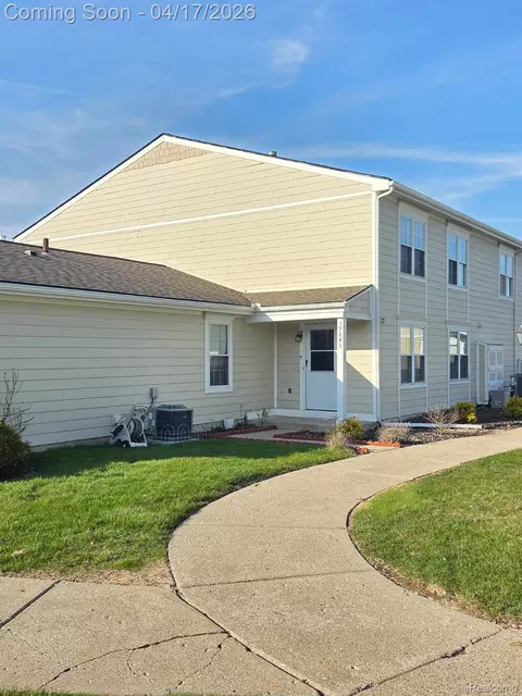 39845 Village Wood Ln #379, Novi, MI 48375