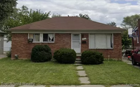 24644 Willowby Ave, Eastpointe, MI 48021