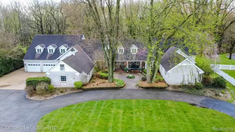 3215 Edgevale Dr, Bedford, MI 48144