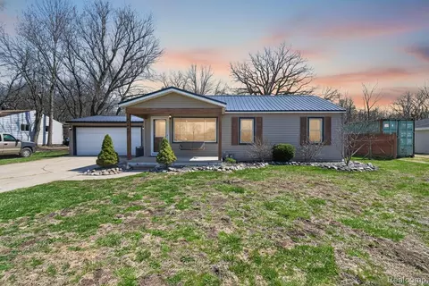 21863 Springhill St, Huron, MI 48174