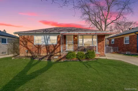 25158 Arlington St, Roseville, MI 48066