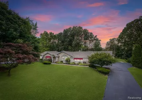 4354 Far Hill Dr, Bloomfield Hills, MI 48304