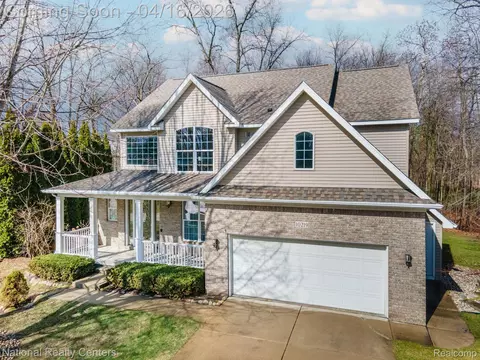 10219 Mill Pointe Dr, Goodrich, MI 48438