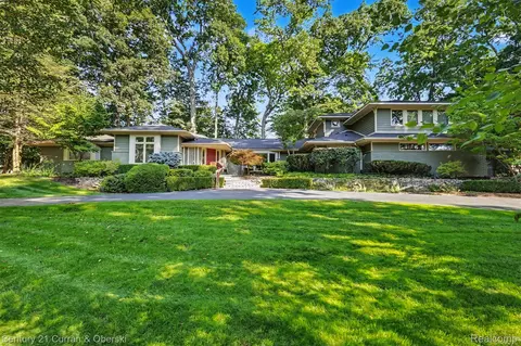6130 Idlewyle Rd, Bloomfield Hills, MI 48301