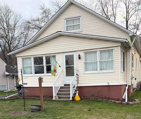 28450 Nieman Rd, Huron, MI 48164