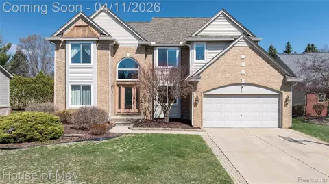3044 Pheasant Run East Dr, Wixom, MI 48393