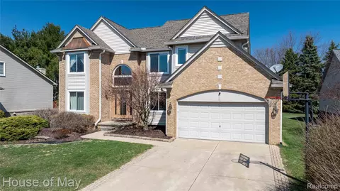 3044 Pheasant Run East Dr, Wixom, MI 48393