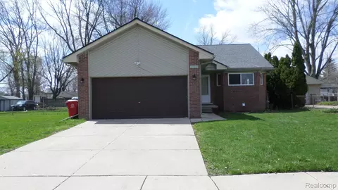 27221 Blum St, Roseville, MI 48066