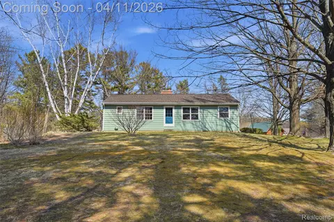 8520 Pontiac Trl, South Lyon, MI 48178