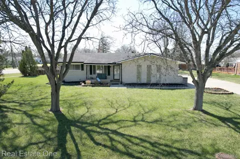 27015 Arden Park Cir, Farmington Hills, MI 48334
