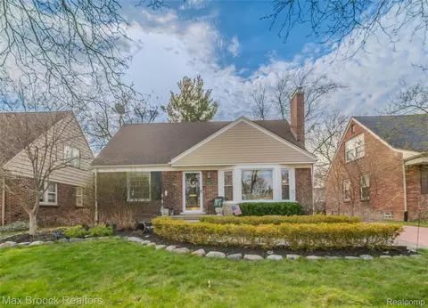 1633 Edgewood Dr, Royal Oak, MI 48067