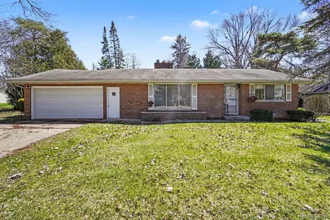 3617 Circle Dr, Flint, MI 48507
