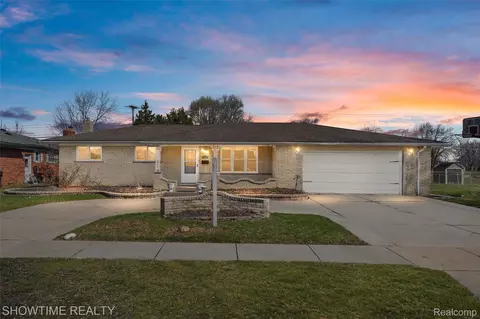 11287 Brougham Dr, Sterling Heights, MI 48312
