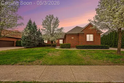 13823 Blue Beech Ln, Shelby Township, MI 48315